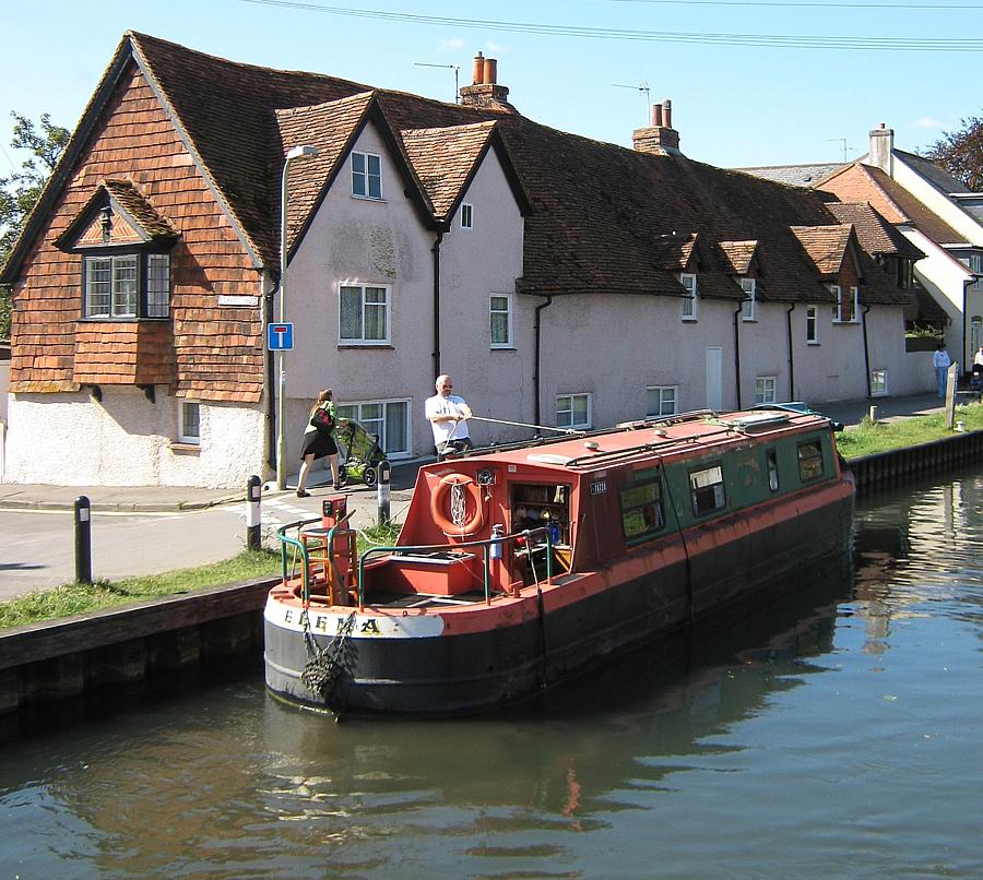 Canal boat moors to bank Newbury